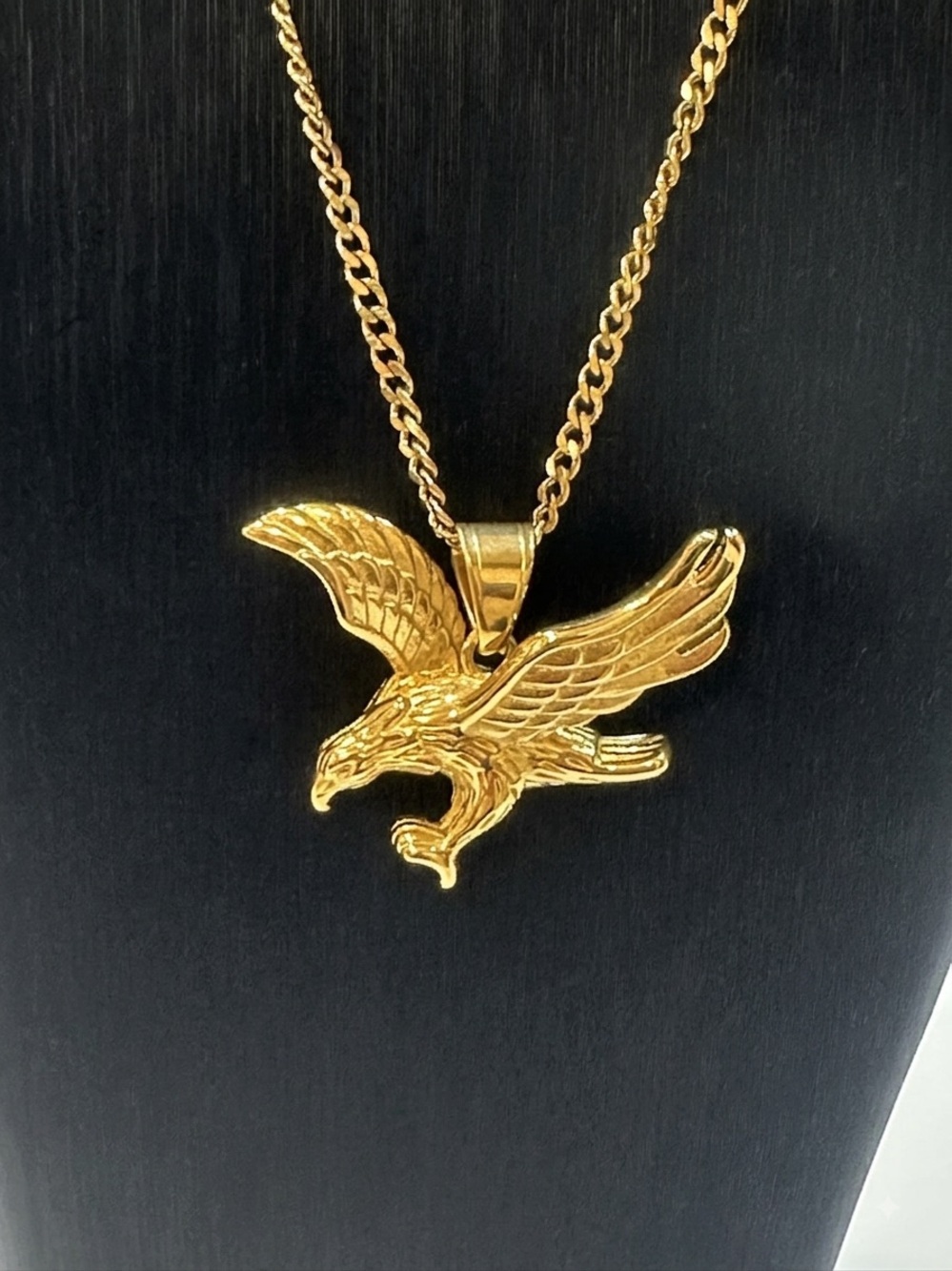 Unisex Gold Eagle Necklace 22” Flat Curb Chain – Flying Soaring Eagle Charm NWOT
